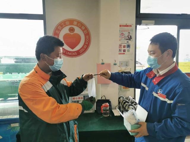 中国石化北京加油站开售儿童口罩，每天1万只